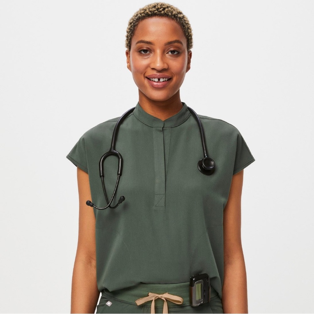 FIGS NWT Rafaela Oversized Scrub Top